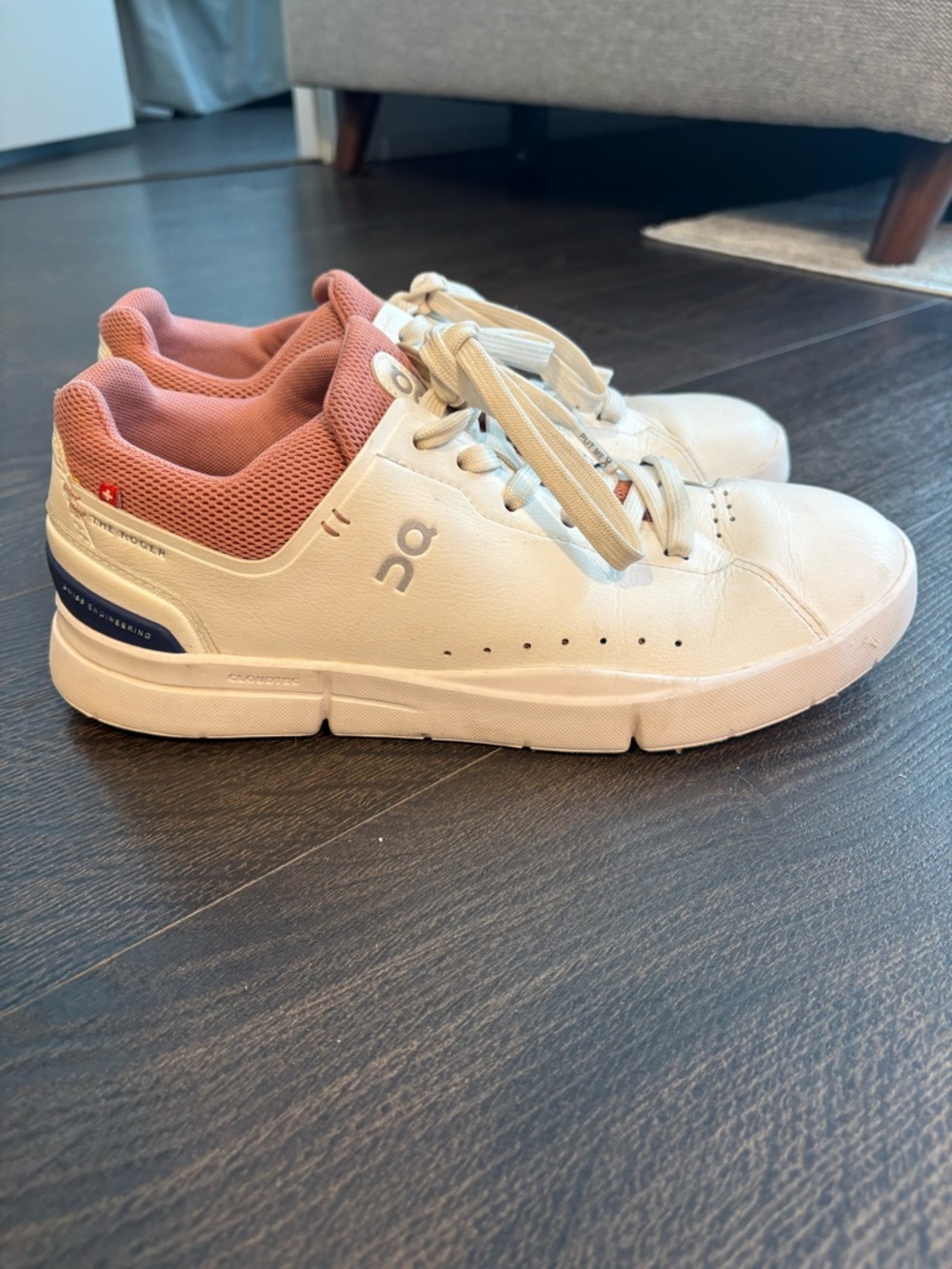 On Womens The ROGER Advantage Shoe